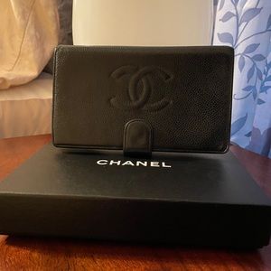 Chanel CC logo Caviar Wallet HOLD